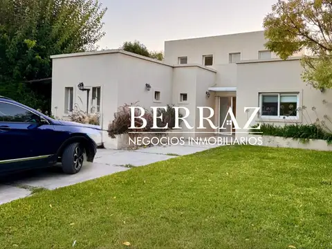 Casa Venta 3 Dormitorios Barrrio St Matthew´s Lote de 867 m2 Pilar