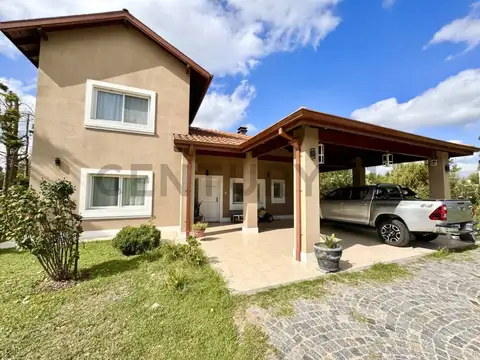 VENTA CASA SAN ELISEO 5 AMBIENTES CON PILETA Y COCHERA - APTA CREDITO