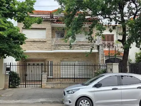 VENTA CASA 5 AMB 2 PLANTAS COCHERA RAMOS MEJIA