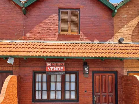 AMPLIO DUPLEX CON DOS DORMITORIOS, PATIO Y PARRILLA!