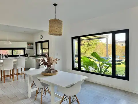 Casa Venta 5 Ambientes en Los Sauces Lote de 1120