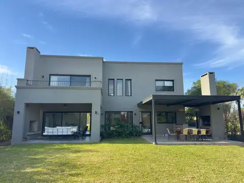 Casa Venta 5 Ambientes en Los Sauces Lote de 1120