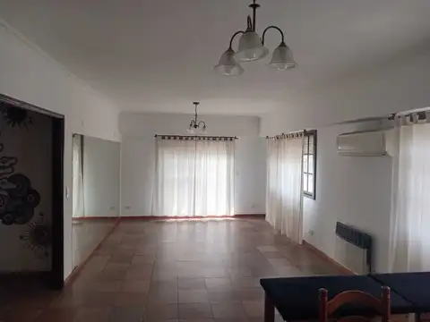 Avenida Hipolito Yrigoyen 2100