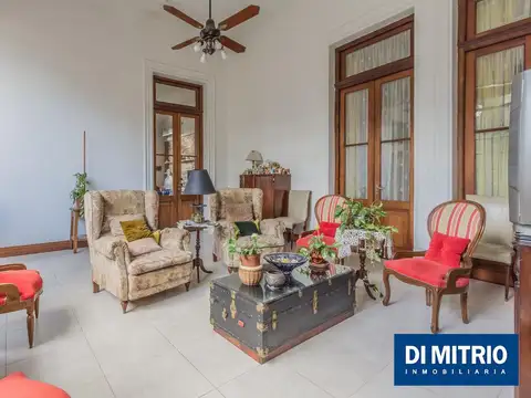 Casa 5 ambientes con 2 baños