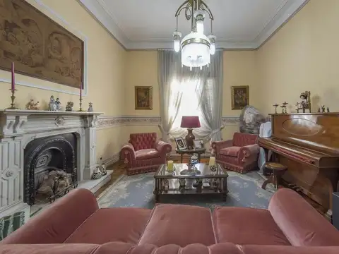 Casa 8 ambientes con 4 baños