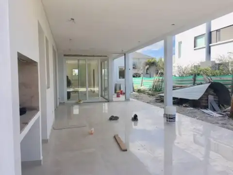 ND - CASA EN VENTA EN  NORDELTA - BARRIO LOS ALISOS