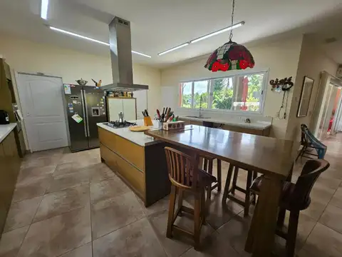 Casa 5 ambientes con 2 baños