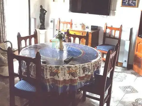 Casa en Venta con 3 cocheras