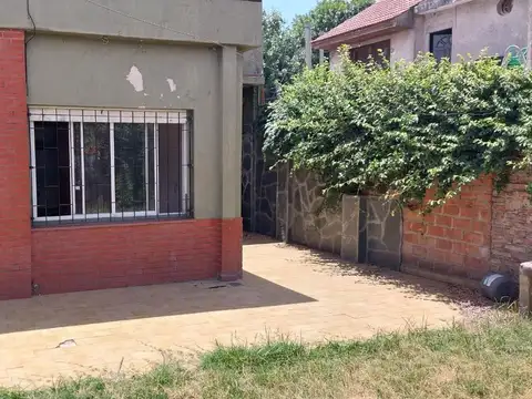 VENTA CASA DE 3 AMBIENTES EN REMEDIOS DE ESCALADA