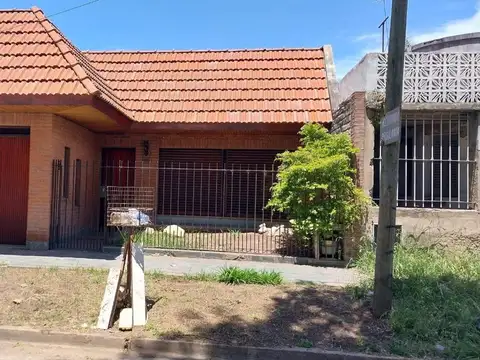 VENTA CASA DE 3 AMBIENTES EN REMEDIOS DE ESCALADA