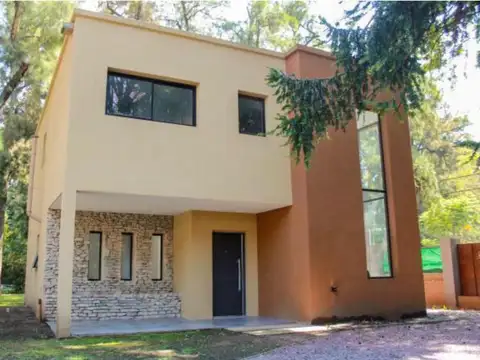 Casa - Barrio Parque Leloir