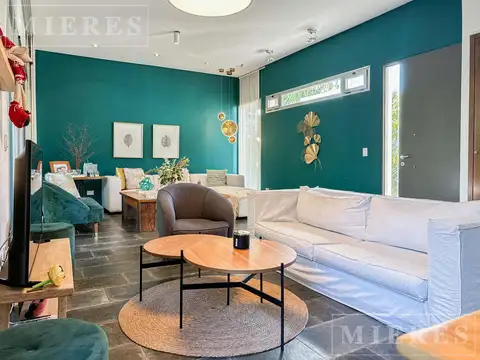 Casa 6 ambientes con 2 baños