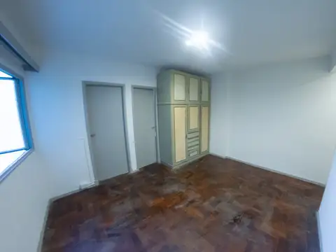 MONOAMBIENTE LATERAL MUY LUMINOSO COCINA SEPARADA