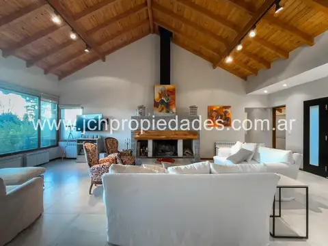 Casa 4 ambientes con 4 baños