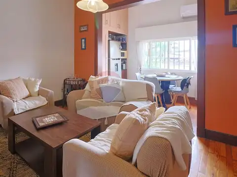 Casa 6 ambientes con 2 baños