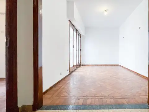 H. Yrigoyen al 1900, entre Virrey Liniers y Chacabuco