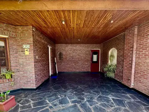Casa 5 ambientes con 4 baños