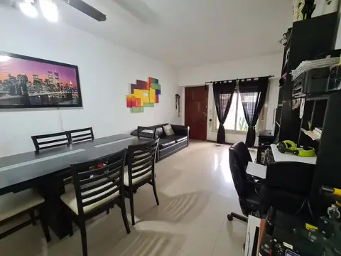 Venta duplex 3 ambientes con jardín Olivos