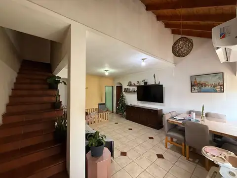 Depto Tipo Casa 4 ambientes con 2 baños