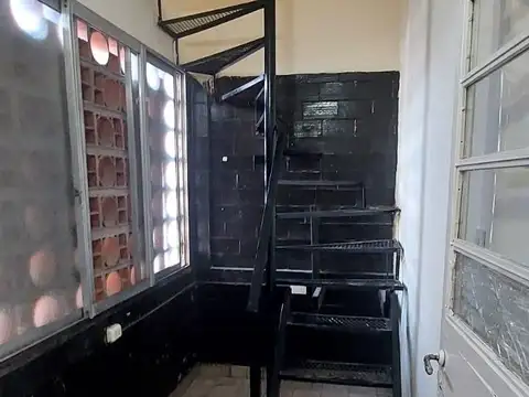 Casa 5 ambientes con 1 baño