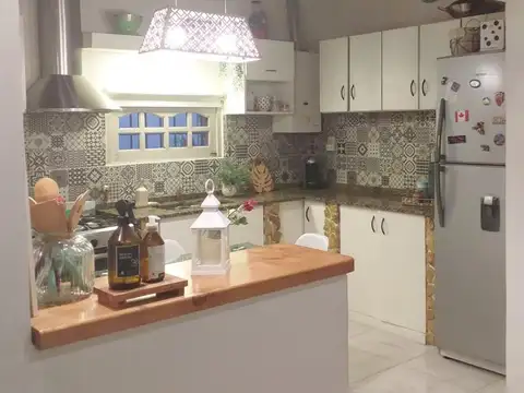 Casa 4 ambientes con 2 baños