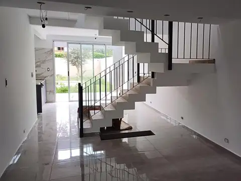 Depto Tipo Casa en Venta de 4 ambientes