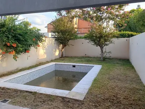 Depto Tipo Casa 4 ambientes con 2 baños