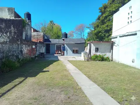 VENTA CASA 3 AMBIENTES CON LOTE LIBRE DE 200M2