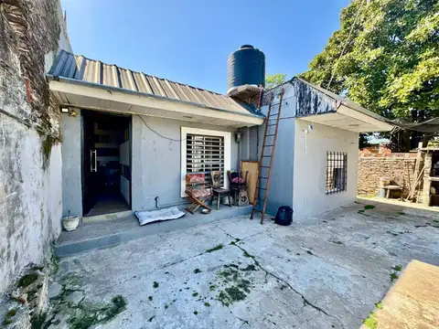 VENTA CASA 3 AMBIENTES CON LOTE LIBRE DE 200M2