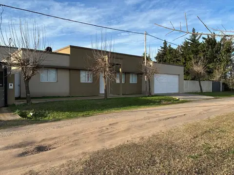 Hermosa casa a estrenar barrio "La Huella" - Caima