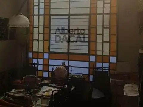 Casa 6 ambientes con 2 baños