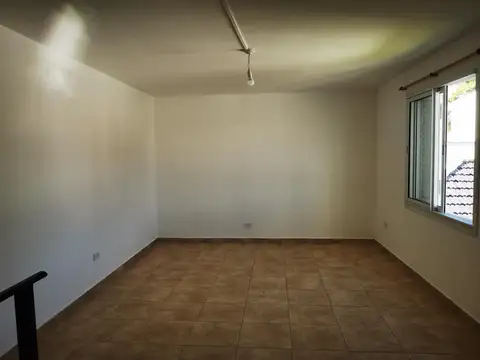 CASA EN ALQUILER 3 DOR + DPTO 1 DOR - COCHERA P/2 AUTOS