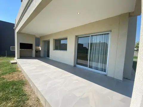 Casa en Alquiler de 4 dormitorios