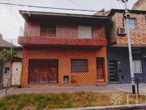 Venta de Casa 5 ambientes con cochera en Sarandi