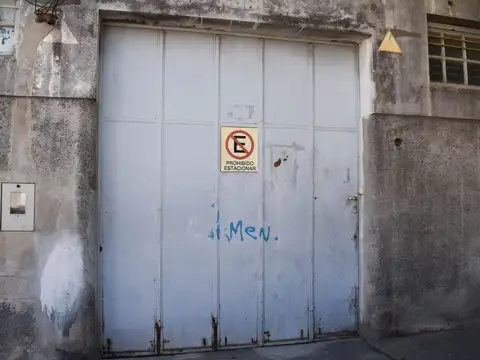 Venta galpón con oficina barrrio Azcuenaga