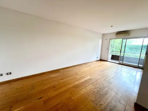 Ladislao Martinez 100, Piso 1