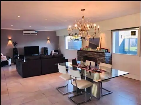 Casa en Venta en Villa Luzuriaga, USD 240.000