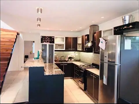 Casa 5 ambientes con 3 baños