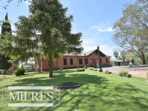 Chacra de 100ha con  importante casa en Maldonado