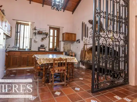 Chacra de 100ha con  importante casa en Maldonado