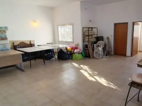 Casa 10 ambientes con 5 baños