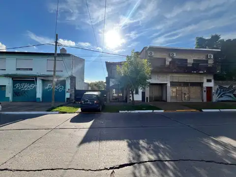 VENTA LOTE DE 620 M2 , CASA CONSTRUIDA EN DOS PLANTAS EN UNA FRACCIÓN LATERAL  