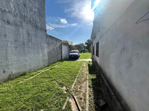 VENTA LOTE DE 620 M2 , CASA CONSTRUIDA EN DOS PLANTAS EN UNA FRACCIÓN LATERAL  