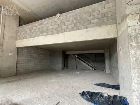 Local en Alquiler en Olivos, USD 6.800