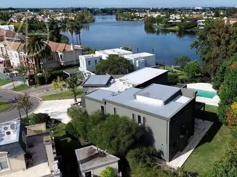 Casa en venta con 4 dormitorios al lago en Nordelta