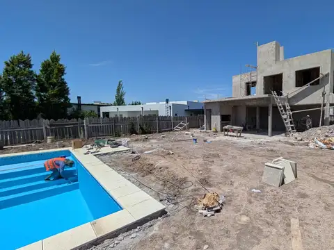 Casa 5 ambientes con 3 baños