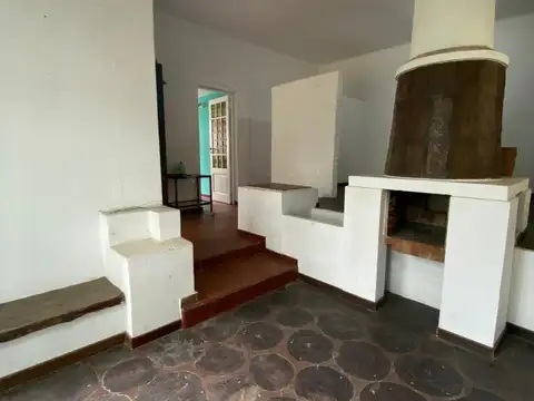 Casa en Alquiler con 2 cocheras