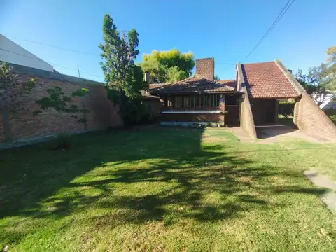 CASA DOS DORMITORIOS VENTA CITY BELL PARQUE PILETA