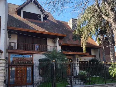 Villa Ballester, zona residencial Impecable Chalet