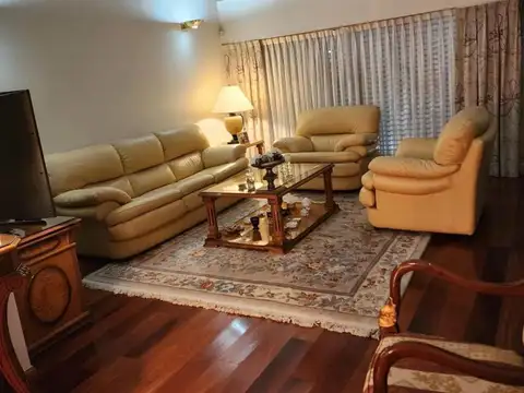 Casa 5 ambientes con 4 baños